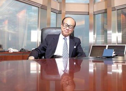 先亏19亿，再亏400亿，“买下半个英国”的李嘉诚亏惨了？