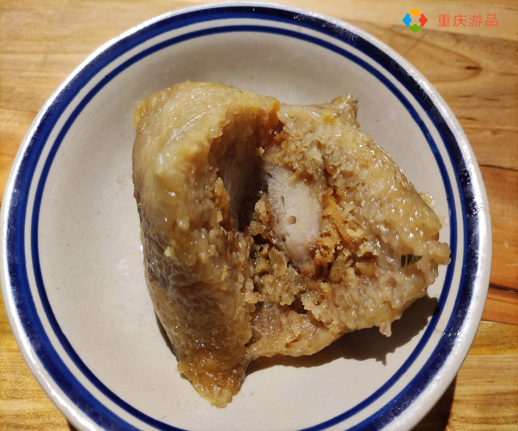 重庆偏僻小巷里的美味，一碗螺蛳粉，一份红豆汤，可以吃得很满足