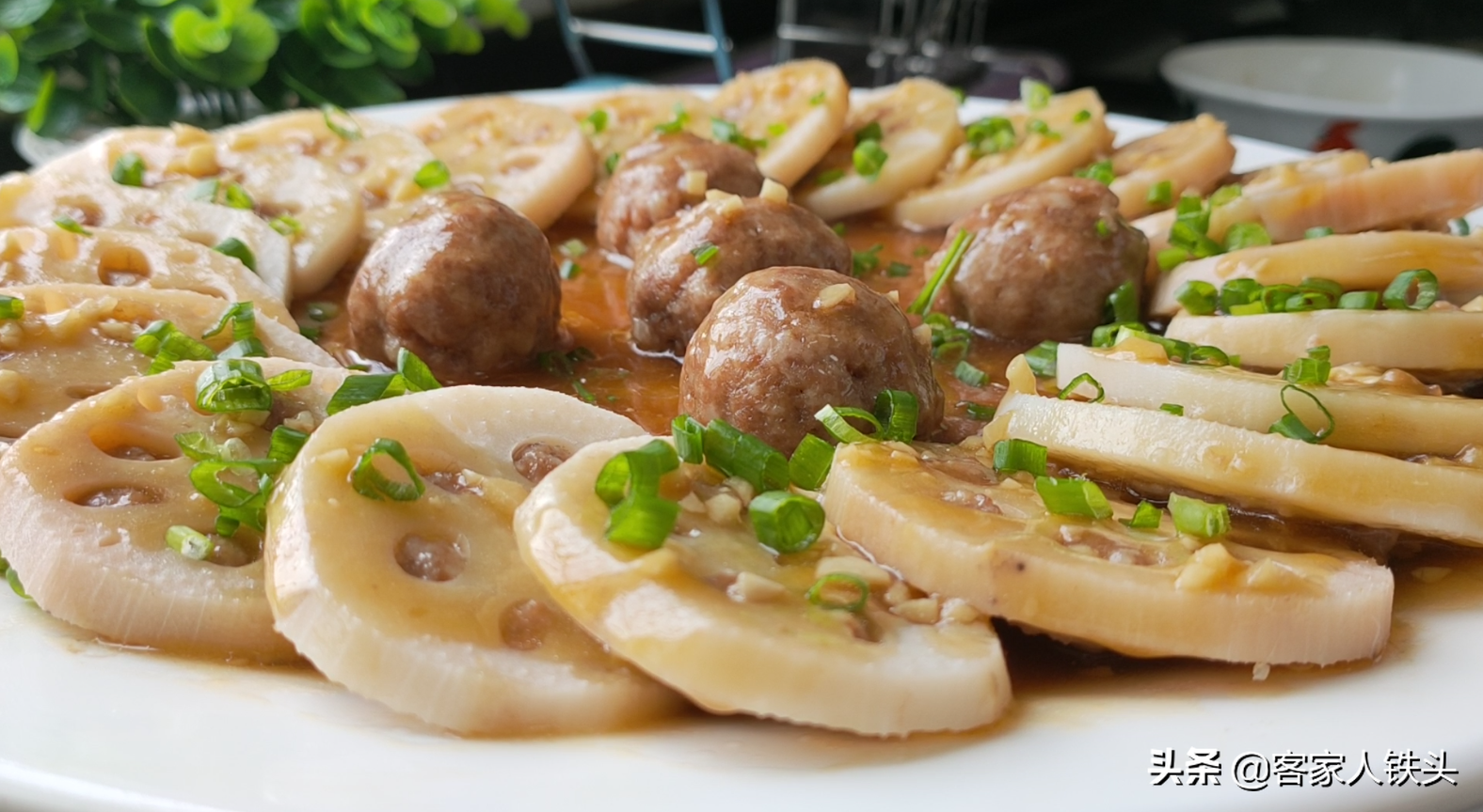 蓮藕片新鮮吃法，不油炒不煎炸，十多分鐘出鍋，爽脆好吃待客不錯