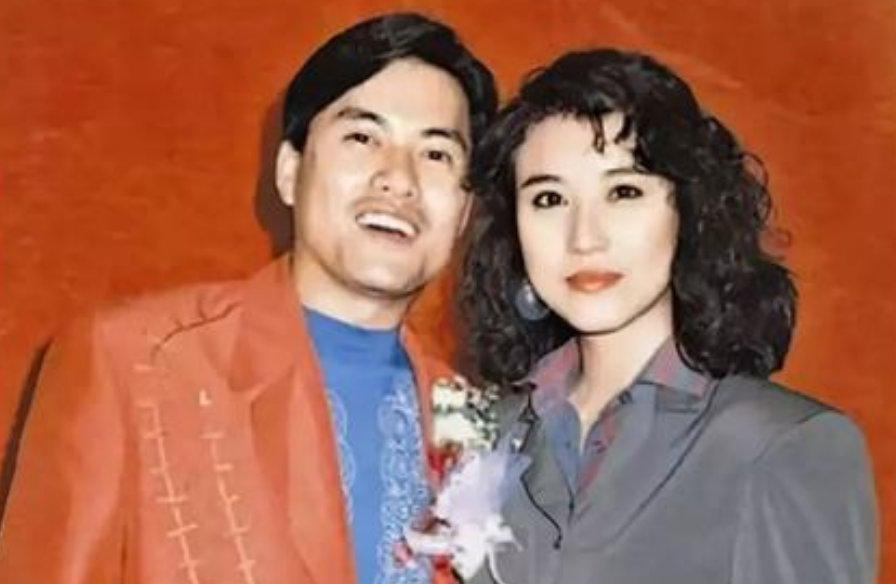 定居北京18年，54歲“不婚不育”的周海媚：為何是女人標桿？