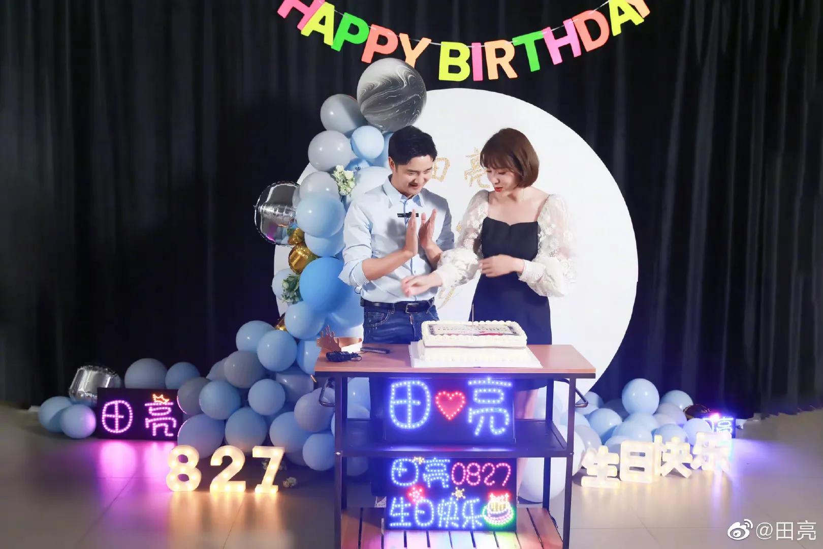 田亮晒42岁庆生照表白老婆，获叶一茜甜蜜送吻，森碟高度赶上妈妈