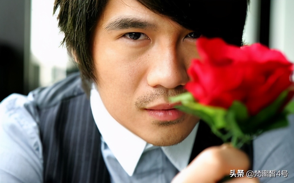 曹格曬與女兒合照，10歲只比爸爸矮一個頭，妻子疑整容模樣大變