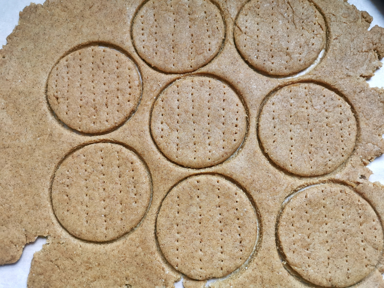 減脂期多吃黑全麥，做成零食營養抗餓還解饞，酥脆不干硬，特省事