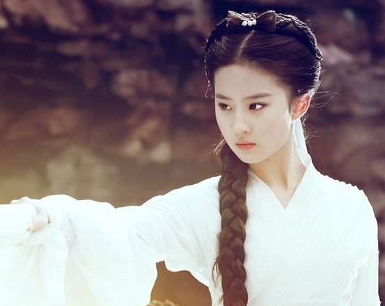 小龙女：李若彤版经典，刘亦菲版惊艳，还有比
