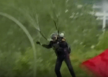 笑死！摩托相撞，队形大乱，搞错国旗颜色，法国阅兵又翻车了...