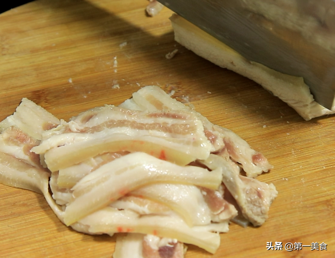 图片[2]-川菜之魂蒜苗回锅肉 切厚太腻久炒不香 牢记2个技巧才香而不腻-起舞食谱网