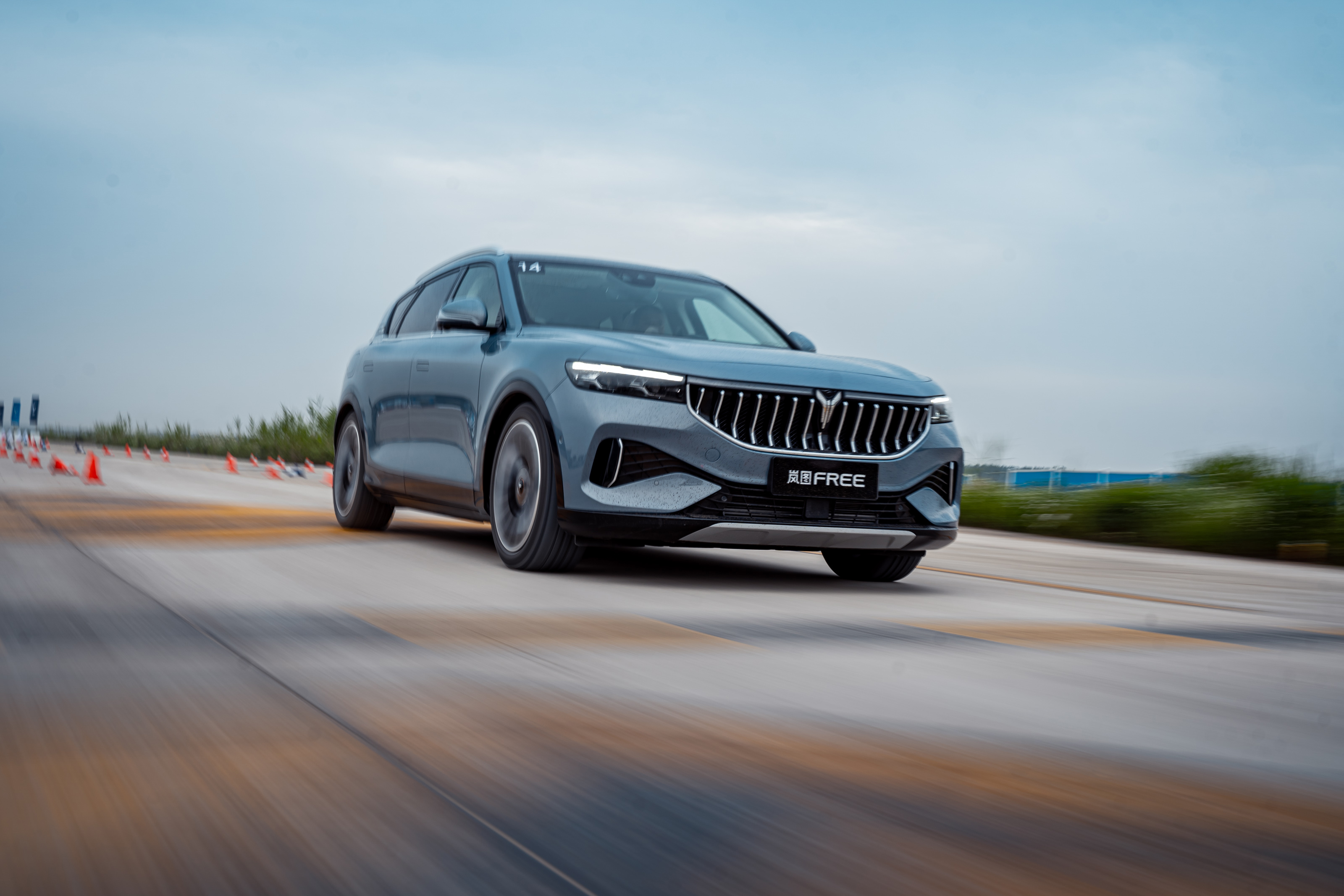 东风第5200万辆汽车—首辆岚图FREE下线 开启全国高性能试驾