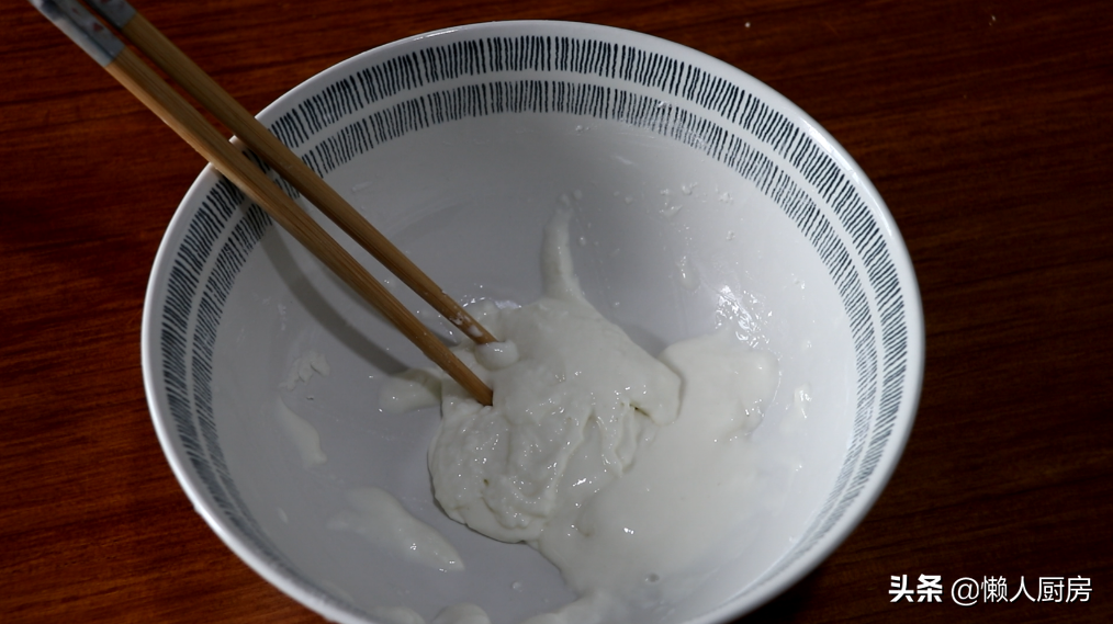 買雞排被紅薯條吸引了，酥脆的外皮，撒上了甘梅粉，酸酸甜甜的