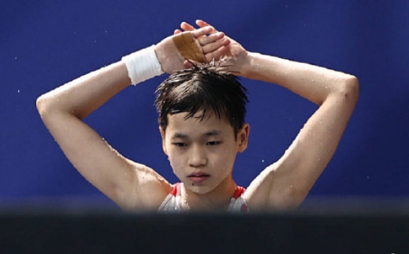 全红婵老家修路装灯曝光！一个人改变村貌，太了不起，低调回乡