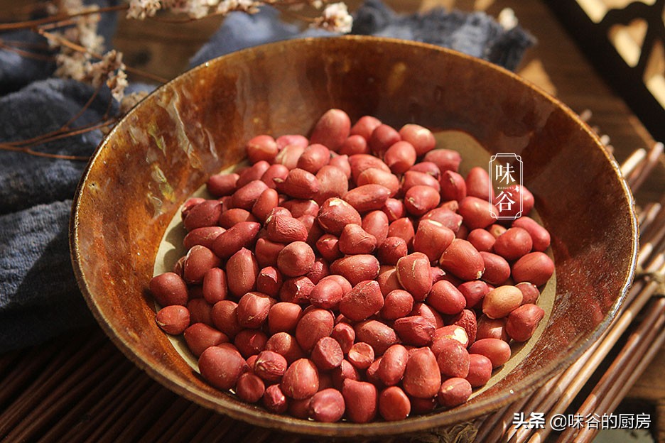 买花生时，挑红皮的还是白皮的？原来区别这么大，以后别再乱买了