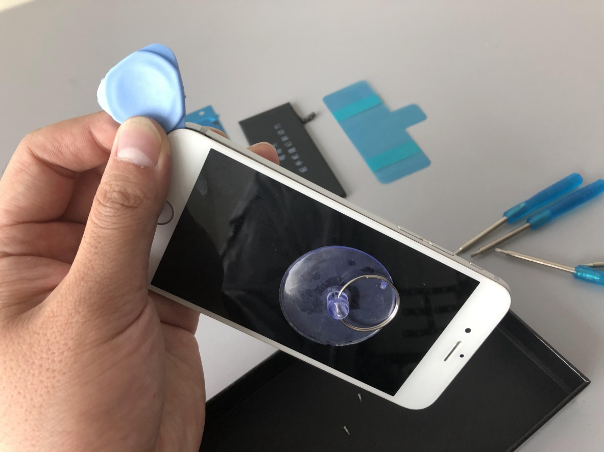 看到苹果新机se配置与8神相似，默默换了6s电池，还能再战三年！