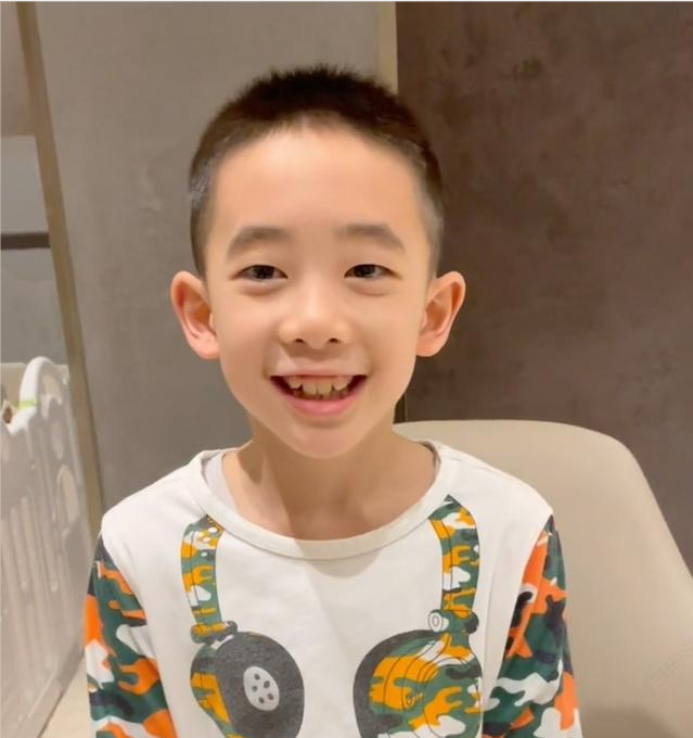 應采兒兒子展現語言天賦，7歲的Jasper能說6地方言