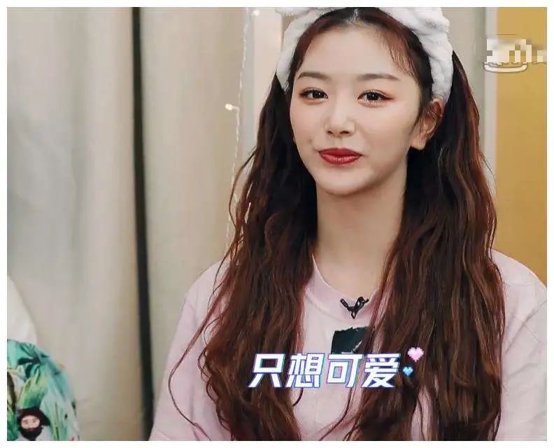 女明星为了发际线有多拼？蒋梦婕戴假发片，鞠