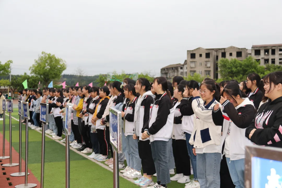 四川民生资讯 南充市李渡中学:匠心“筑”青春,释放同心协力的奋进光芒;趣味“心”运动,绽放拼搏进取的学子风采