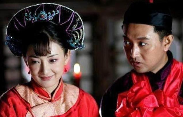 24岁嫁豪门，10年丁克，“双料冠军”牛莉：为何是人生赢家？