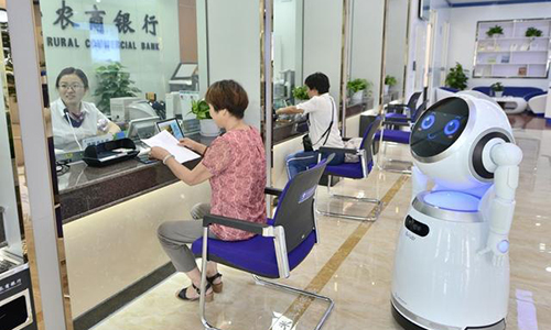 宁愿去银行排队，也不用手机APP，智能化让中老