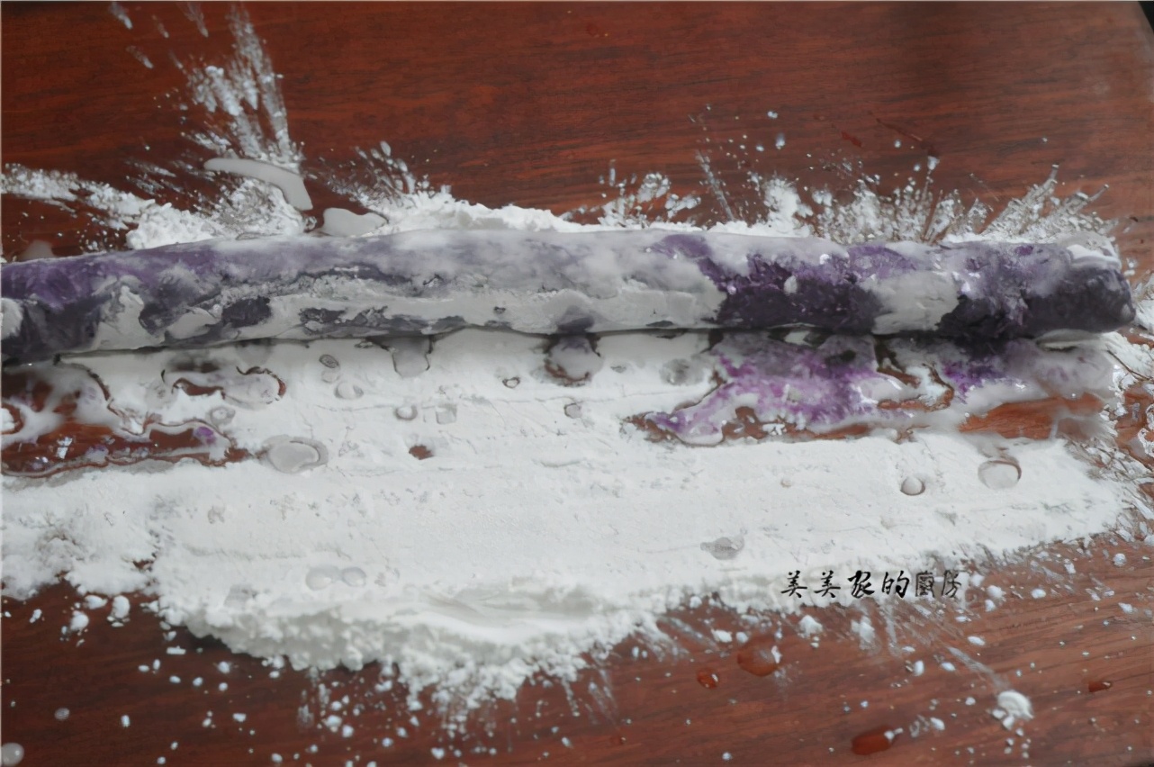 不用麵粉做早餐，比饅頭簡單多了，粉裡一滾上鍋一蒸，柔軟噴香