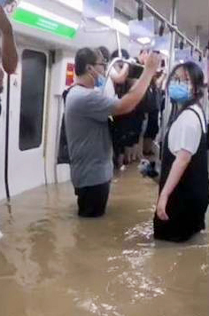 任何赞叹都显苍白！这就是7月20日被困在地铁里的河南人