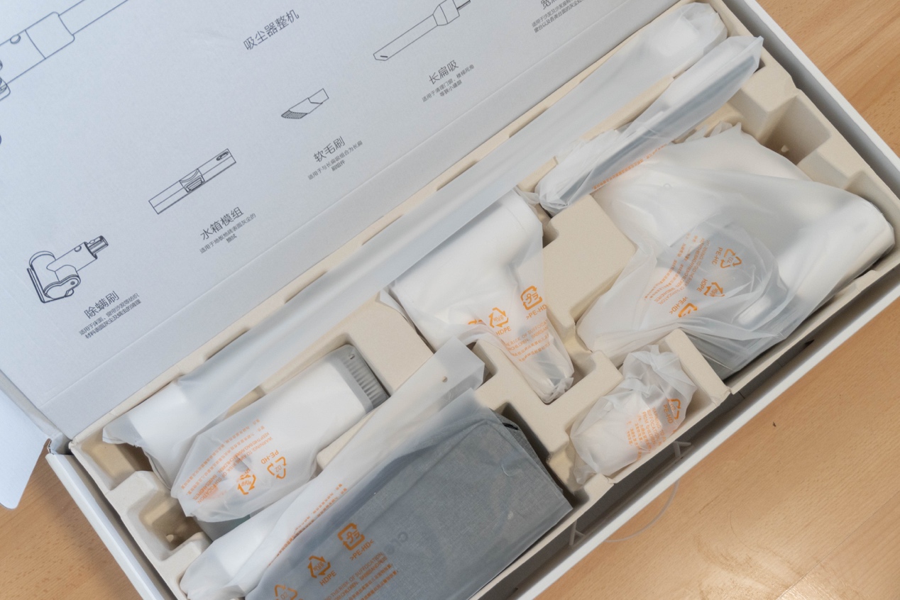 清扫房间一次搞定，华为荣耀吸尘器CLEA吸拖一体还抗菌