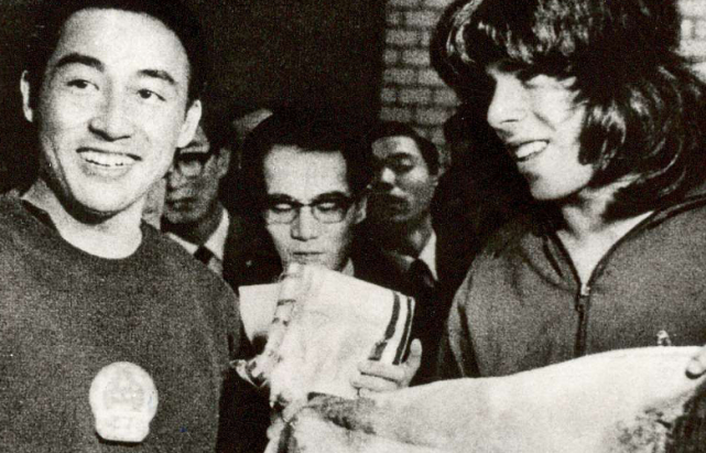 一位美国人在日本上了中国人的车，从此改写世