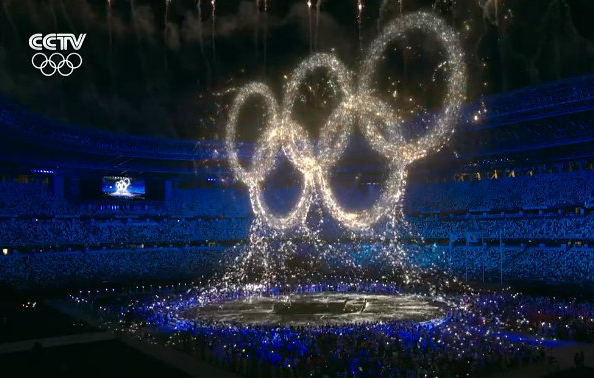 奥运五环上落了一只飞蛾网友果然是一届充满幺蛾子的奥运会呼应主题了