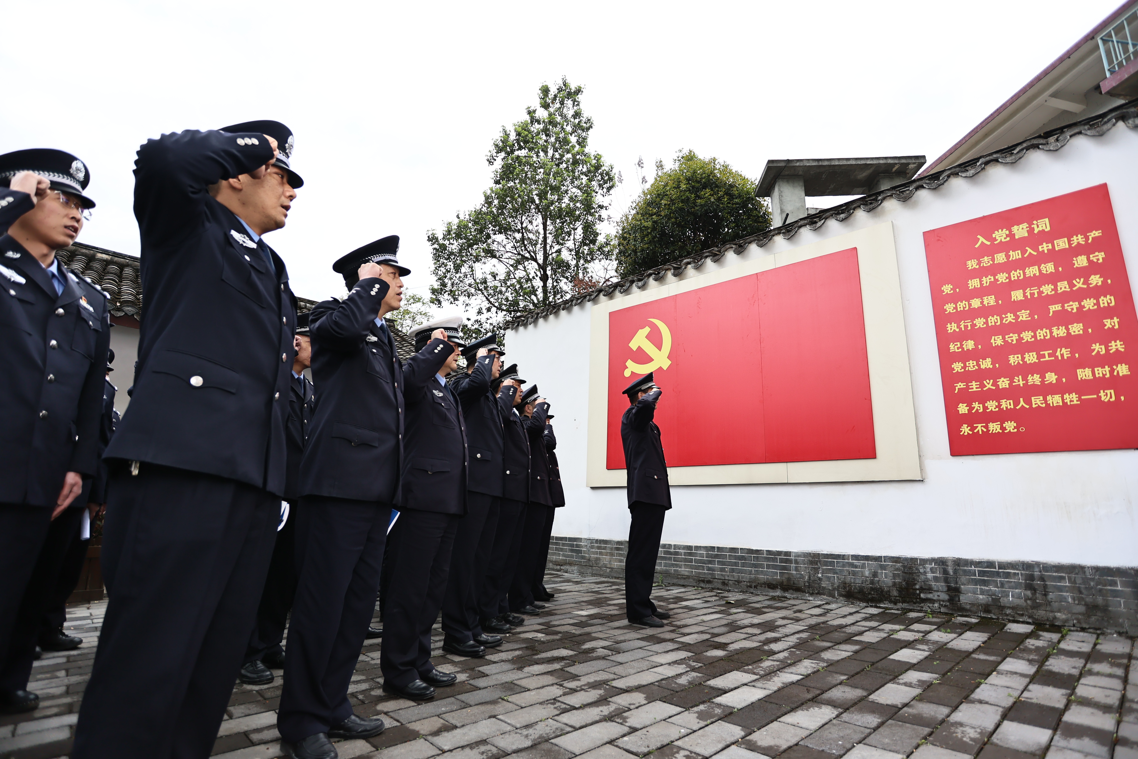 学党史，守初心，赞英模，担使命——记略阳县公安局利用红色教育基地开展党史和英模教育