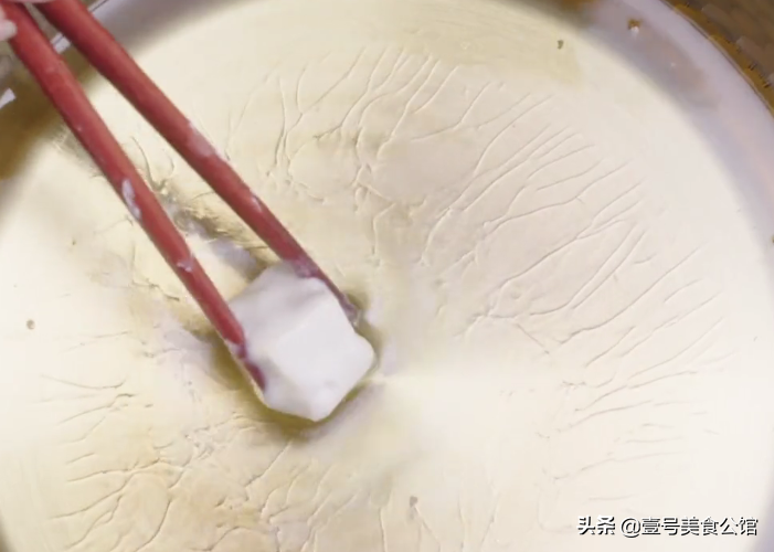 在家教你做椒鹽脆皮豆腐，外脆里嫩，簡單營養，吃一次念念不忘