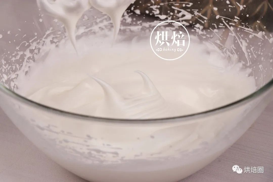 蓬蓬的又不裂 入口即化 舒芙蕾轻芝士蛋糕 冷藏后冰激凌口感超赞