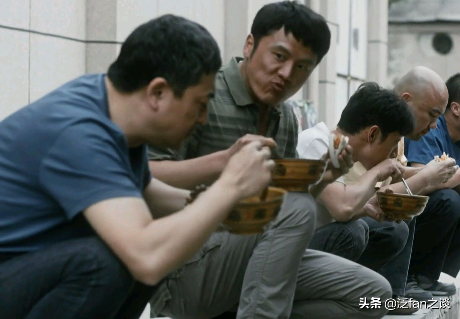 没有流量明星，全靠一群“老腊肉”的《装台》，凭啥招人待见？