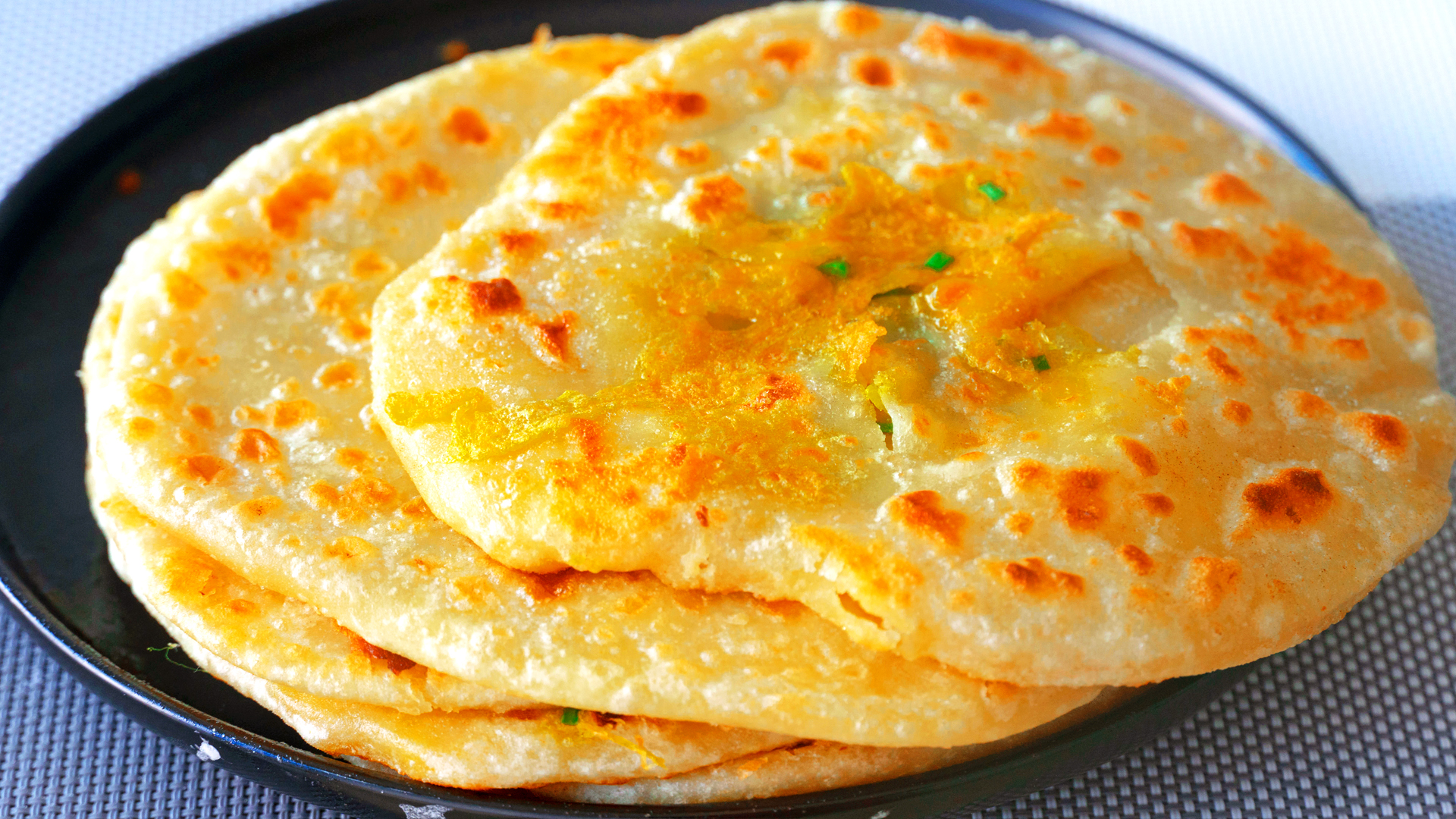 面粉里加几个鸡蛋，做出来的早餐又香又营养，全家都爱吃