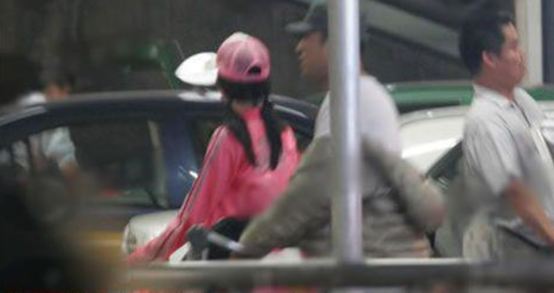 于和伟：50岁大红视帝，曾和小14岁女星传绯闻，结发妻子也是演员