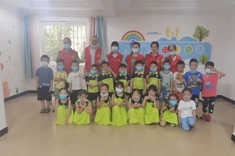 重庆|渝中警讯丨渝中交巡警支队开展青少年暑期交通安全活动