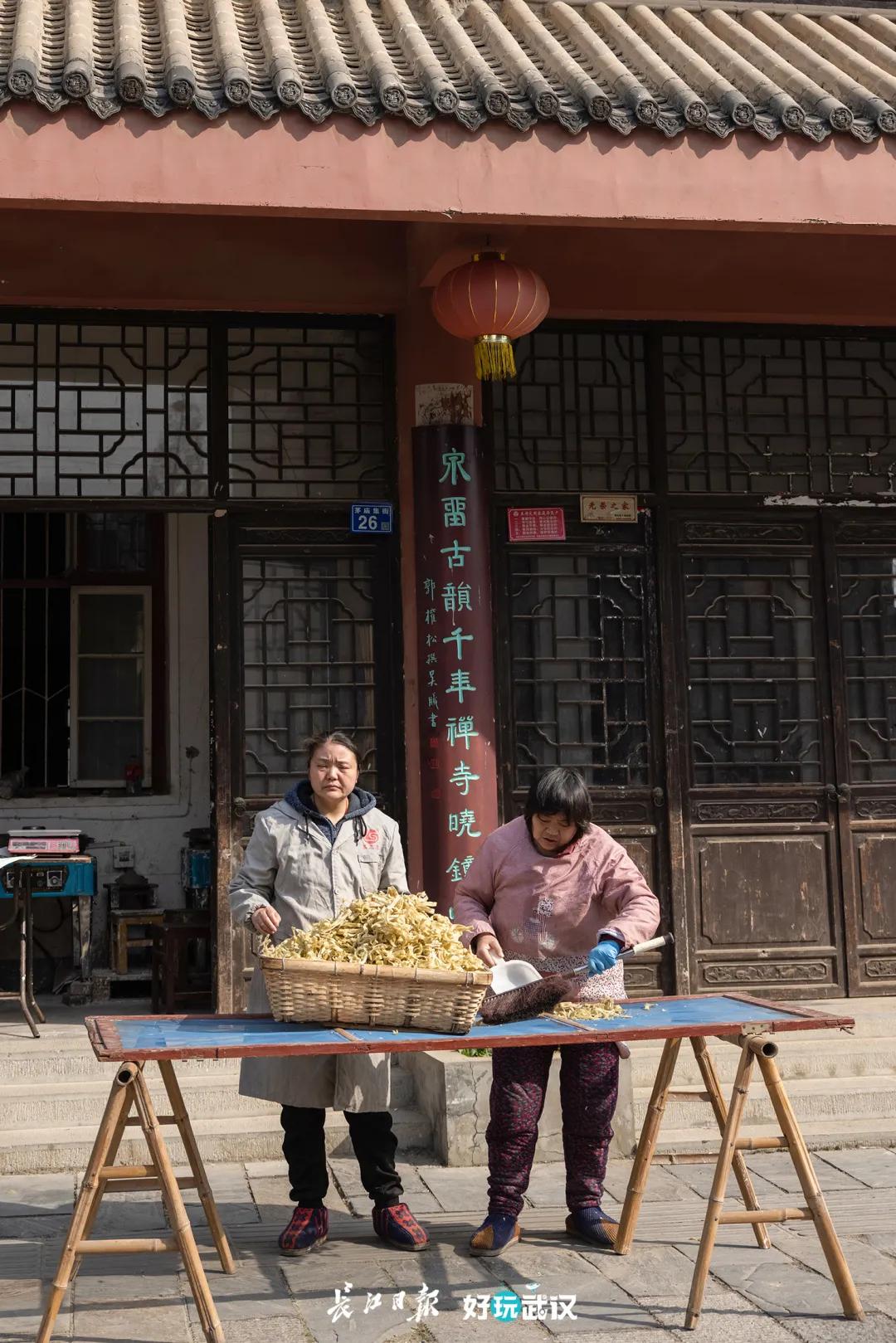 把腊肠和腊鱼串一串，串一个同心圆来过年