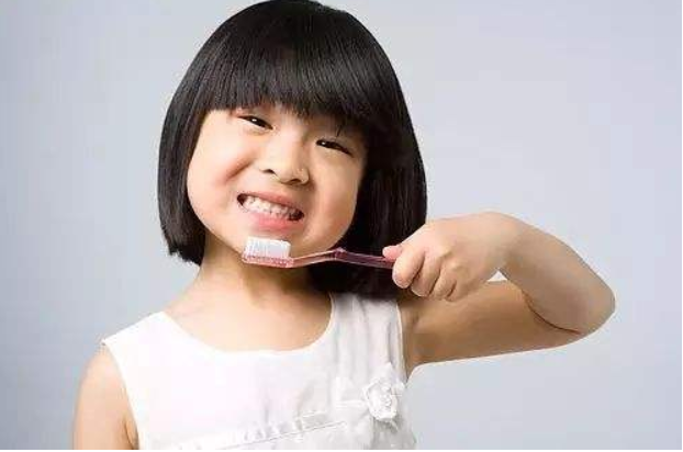乳牙需要陪伴宝宝八年时光，护理注意这三项，多数宝宝还在做错