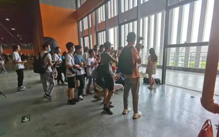 今年CJ还没开始，有人就在上漫展搞事，网友：