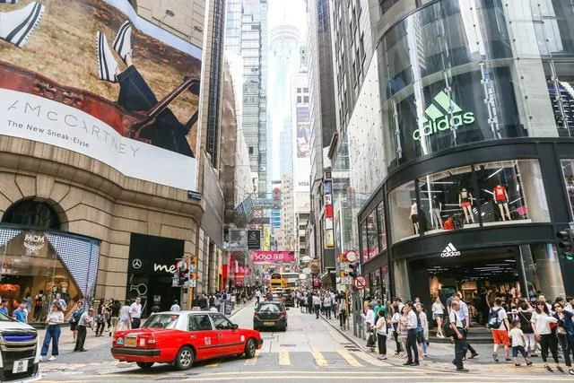 为什么香港很少见国产车？车主：不是我们不爱国，你来开一辆试试