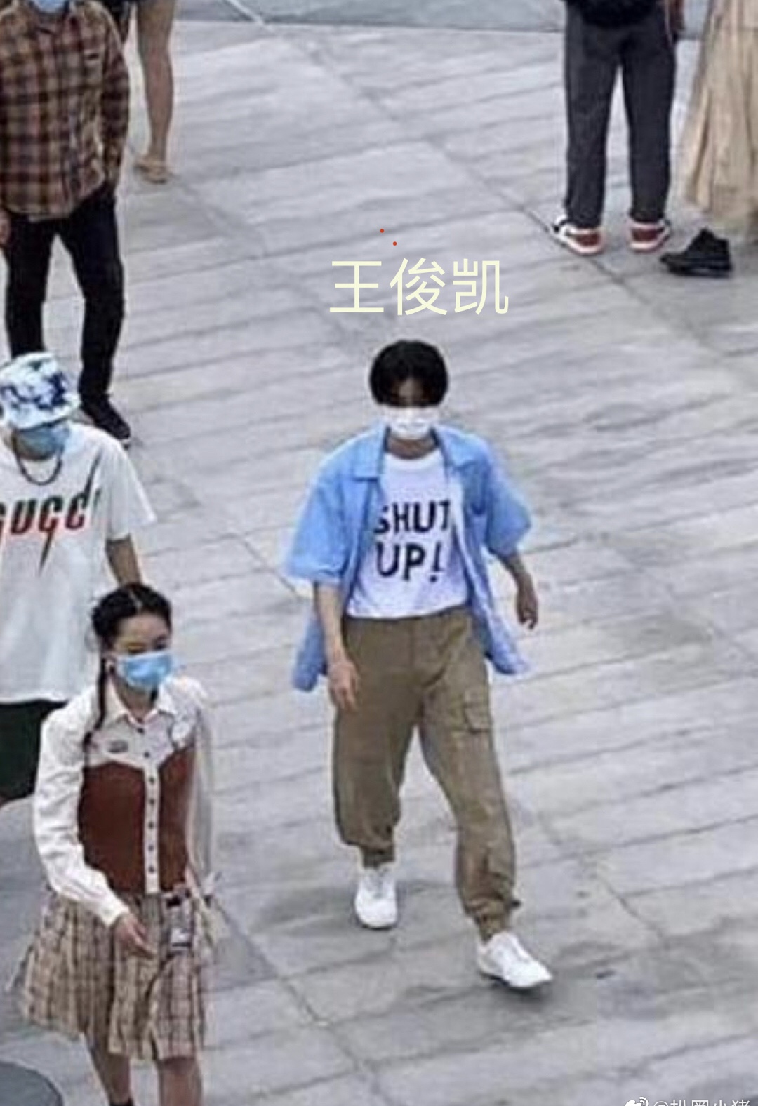 昊然|王俊凯刘昊然胡先煦被偶遇！拍戏间隙同游迪士尼 衣品都不错可圈可点