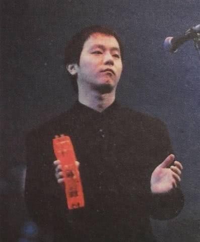 从保安到“摇滚教母”，二手玫瑰梁龙都经历了什么？