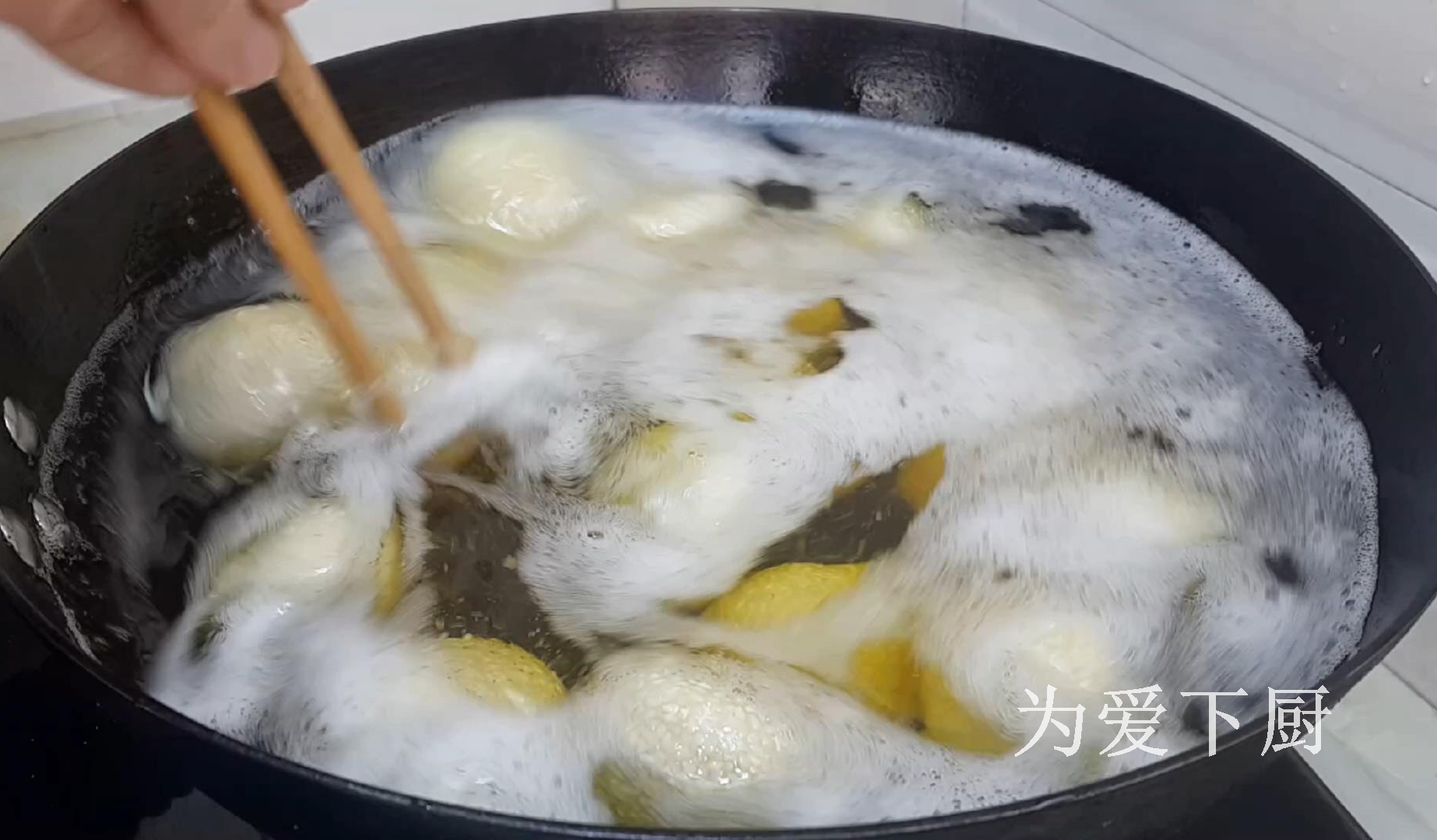 麻團這做法才最正確，掌握3個技巧，個個空心不炸鍋，比買的還香