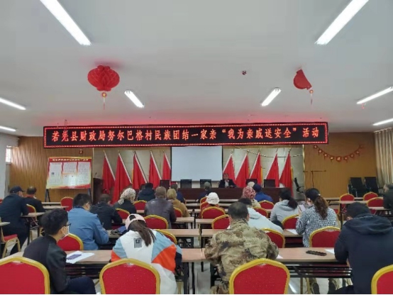 新疆铁干里克：我为亲戚送安全 入户安全知识宣讲