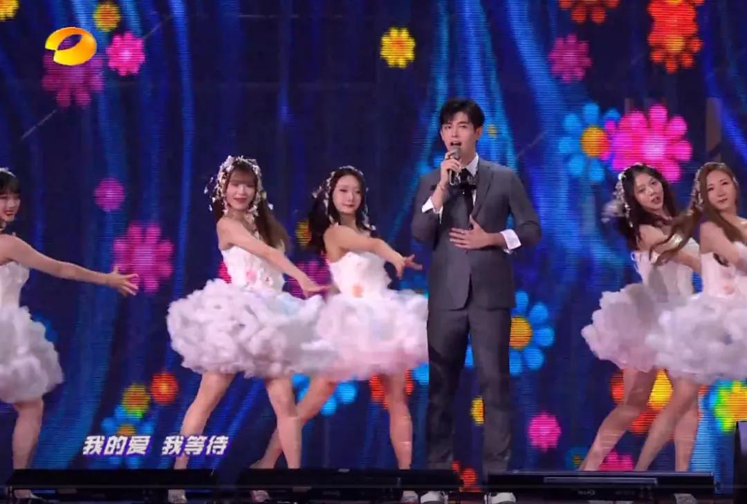 湖南跨年晚会暴露明星真实状态：谢霆锋素颜状