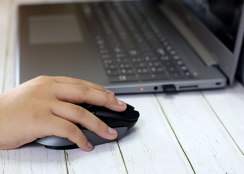 反馈灵敏双模电竞设计，雷柏VT960鼠标极速带感