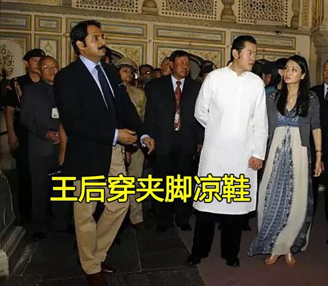 不丹30岁王后多爱美？出访印度穿露脚趾凉鞋，怀二胎穿绣花高跟鞋