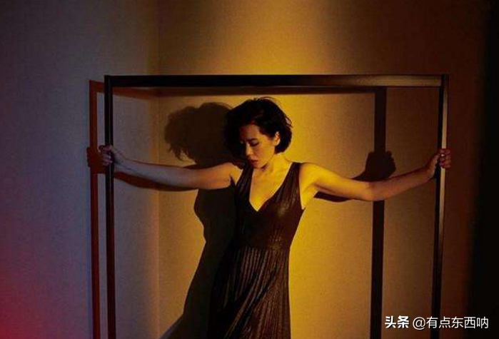 曾把黄渤吻到害羞，与导演生活12年被抛弃，现身价40亿韵味十足