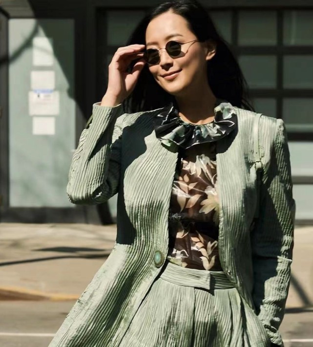 陳法拉產後三個月秀苗條身材，法籍丈夫曬甜蜜合影高調示愛