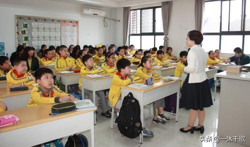 肖战黑粉买热搜遭撞车，教师是神圣的，不要为了私欲而口不择言