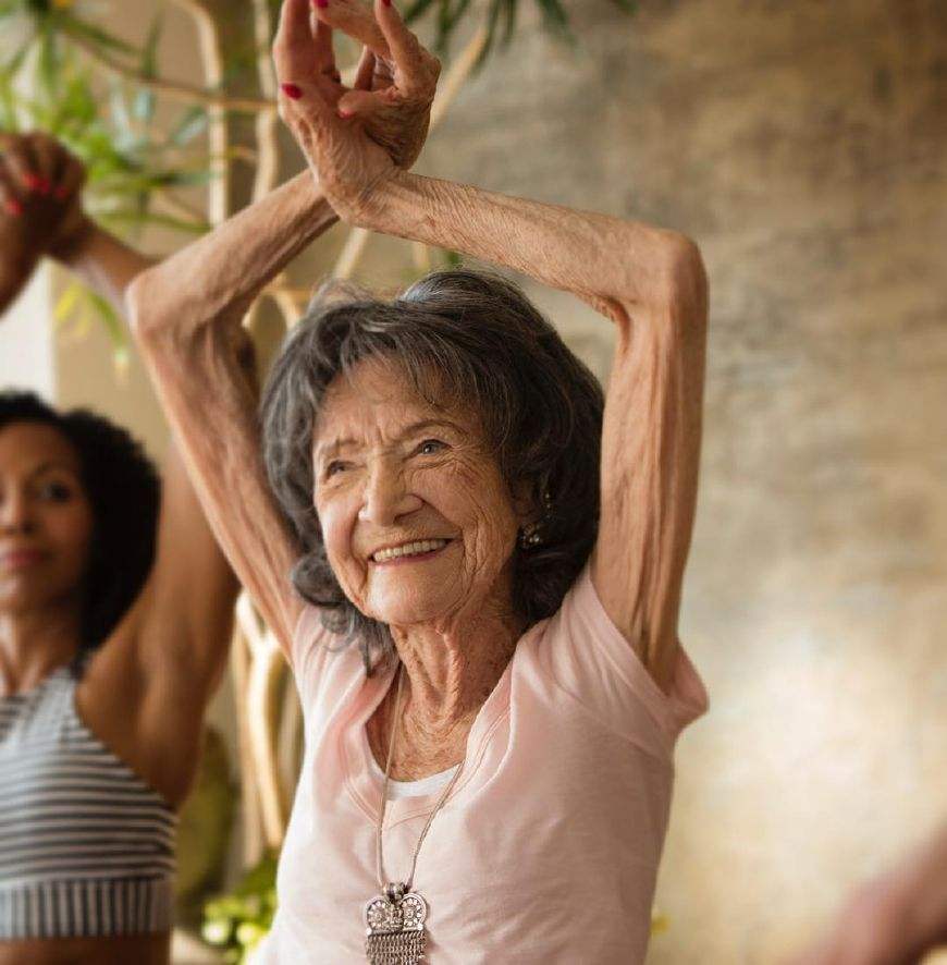 印度101岁瑜伽讲师，练瑜伽80年，身材，状态胜过60岁的人