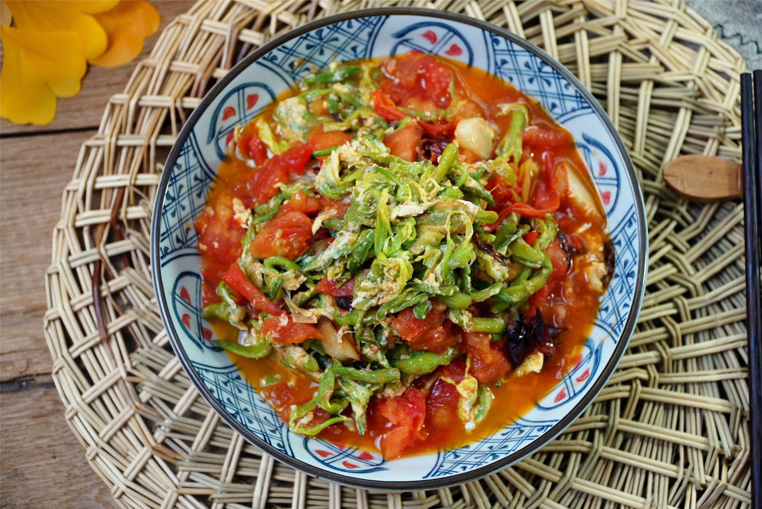 新鲜黄花菜有毒，不要直接吃，炒之前处理2步，