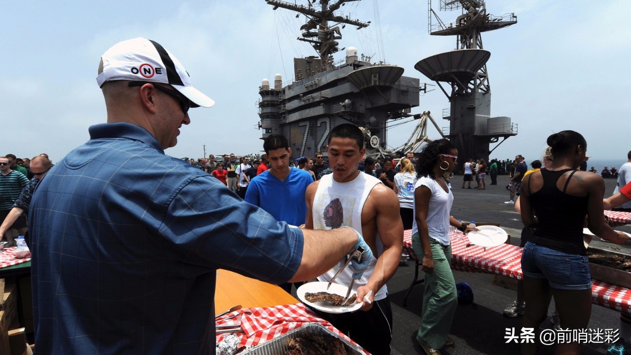美军航母闲暇时有多放纵？不仅能开派对，还有