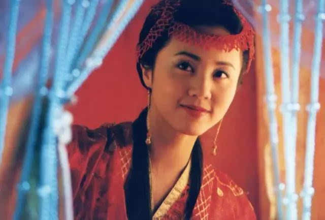 43歲的孫莉復(fù)出：左小青的閨蜜，胡歌的大師姐，一個(gè)被低估的演員